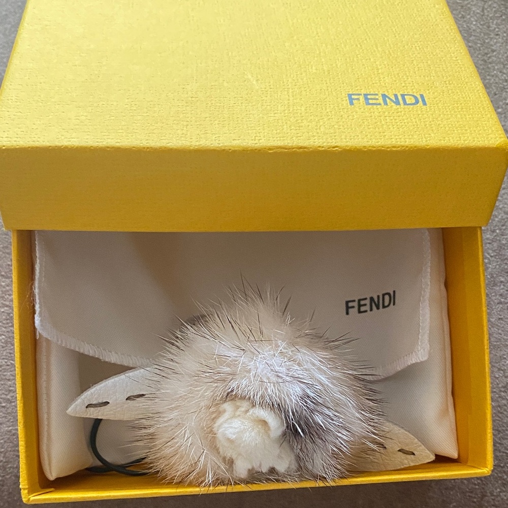 Fendi Cream selleria mink Fur Pom leather strap bracelet 🐆🍒